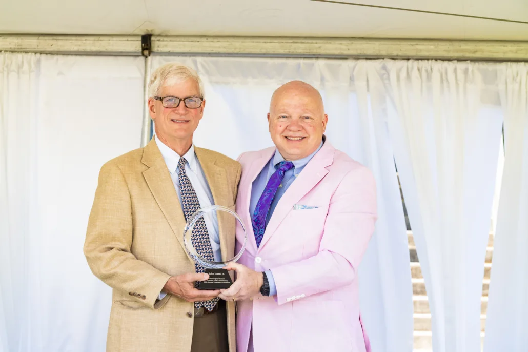 John Izard, Jr. Receives the 2022 Legacy Award from Piedmont Park Conservancy. Pictured: John Izard, Jr. and Piedmont Park Conservancy President & CEO Mark Banta.